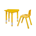 Table de maternelle en plastique coloré